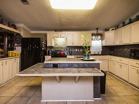 3rd image of 626 Cynthia Ln