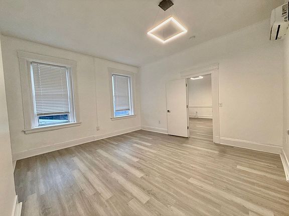 3rd image of 150 E Clifton Ave #L2