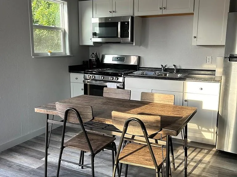338 N Camino Del Rey #B — Photo 2