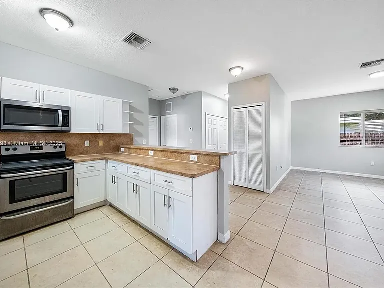 6124 SW 39th St — Photo 13
