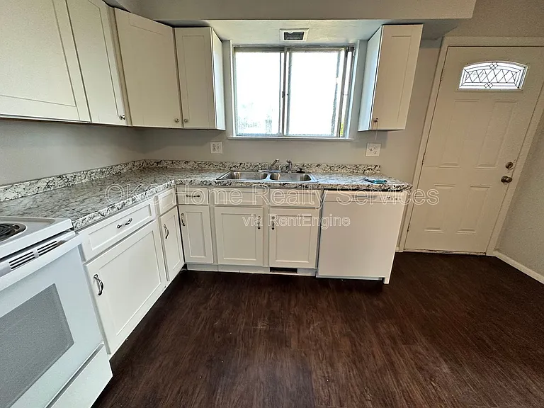 39 NE 63rd St — Photo 9