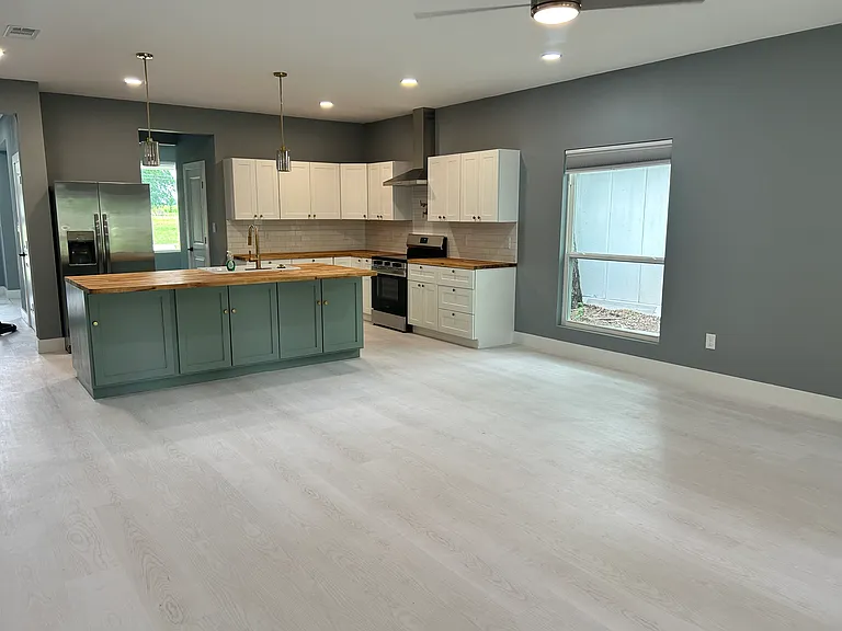 412 Little St — Photo 2