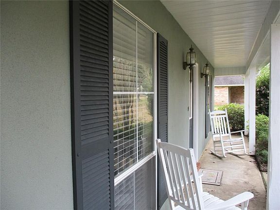 4th image of 12 Fox Chase Dr