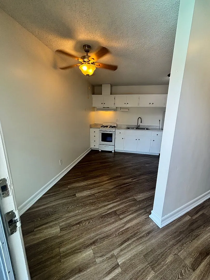 University Terrace Apartments — Photo 4