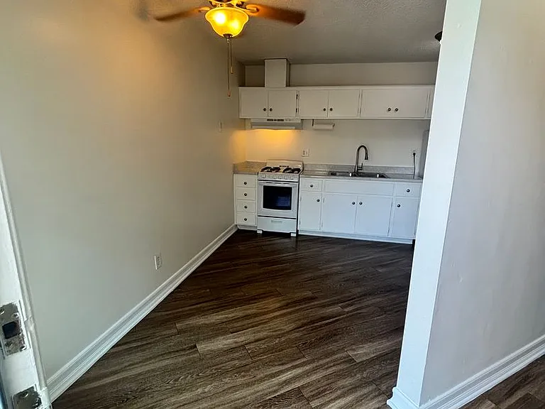 University Terrace Apartments — Photo 25