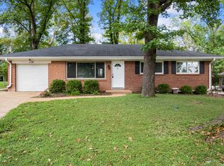 9731 Twincrest Dr, Saint Louis, MO 63126