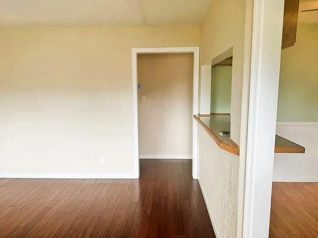 3 bed, 1.5 bath, 1200 sqft, $2,100 — Photo 2
