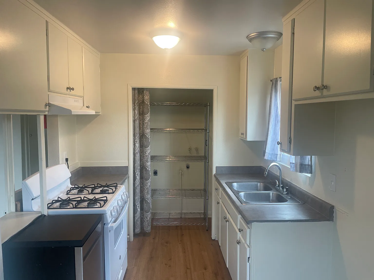 2 bed, 864 sqft, $2,650 — Photo 3