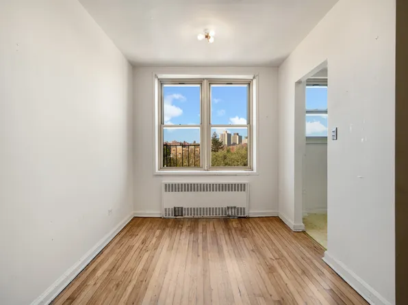 67-25 Clyde Street image 16 of 23