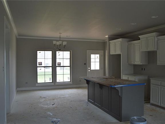 3rd image of 814 Pine Ridge Ct