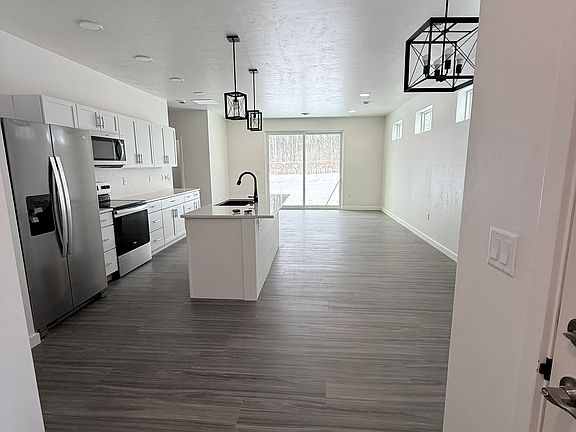 Kitchen / dining area