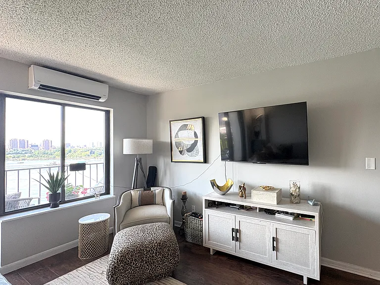 25-40 Shore Blvd #8T — Photo 4