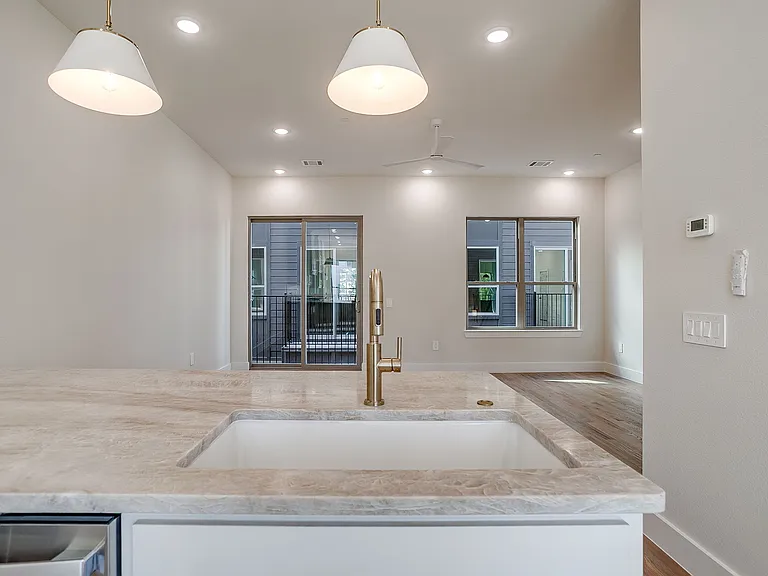 2820 Weisenberger St #102 — Photo 10