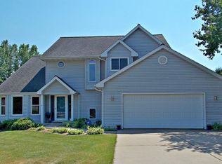 2806 Arnold Dr, Marshalltown, IA 50158