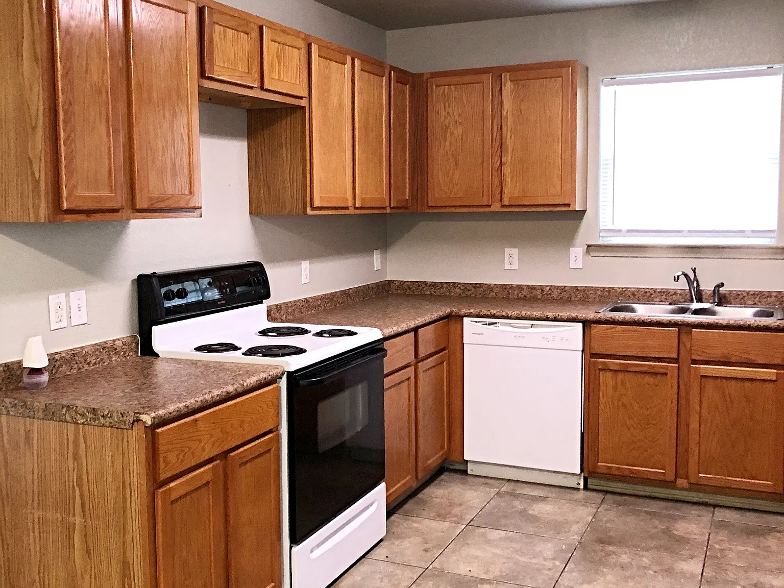 4 bed, 1316 sqft, $1,295 — Photo 3