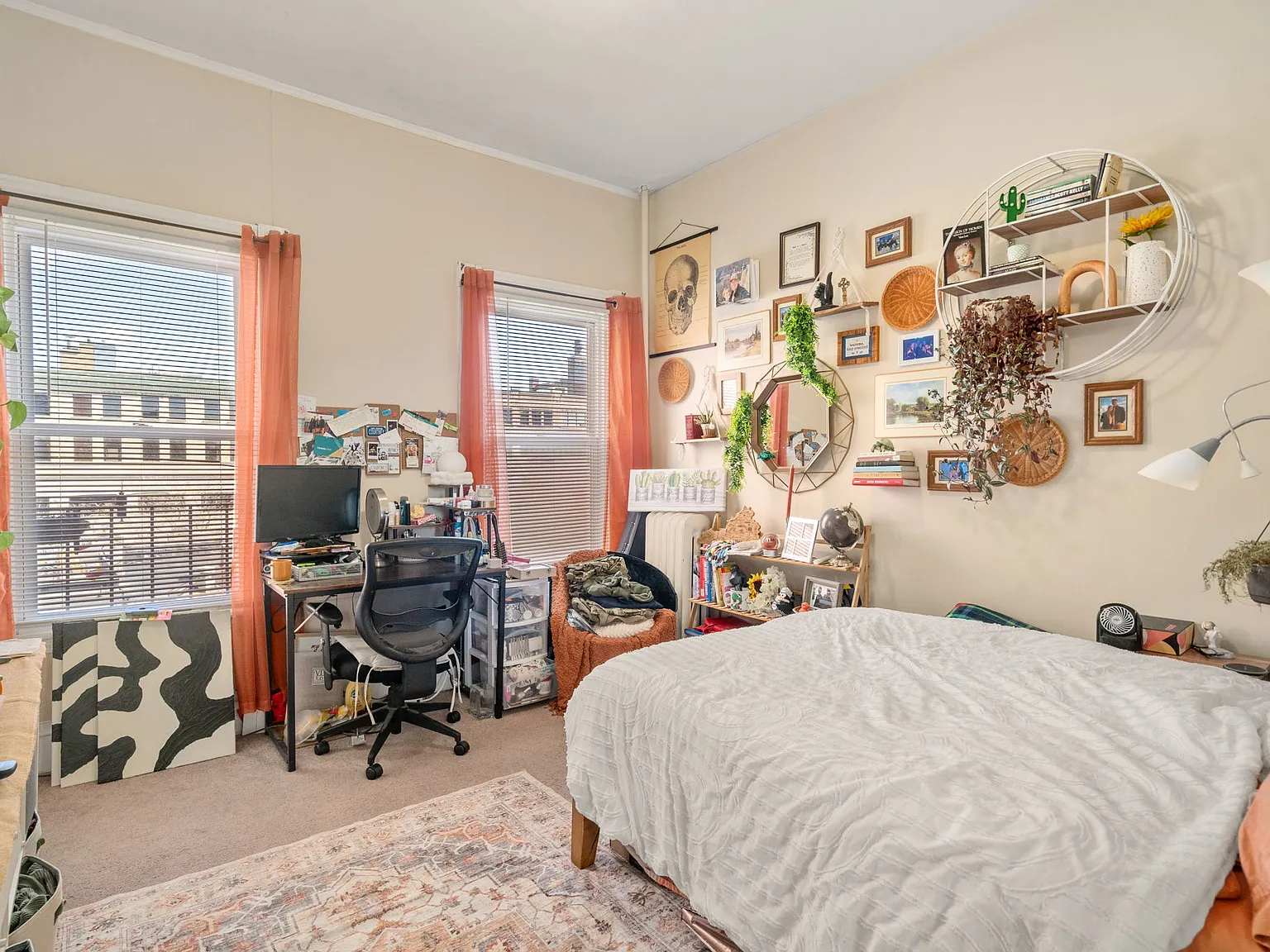4 bed, 1200 sqft, $5,000 — Photo 1