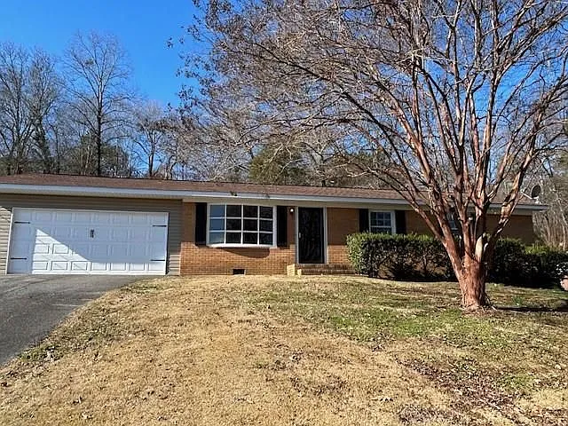 207 Cherry Hill Dr — Photo 1