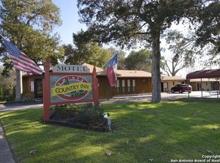 1016 N Ave E, Shiner, TX 77984