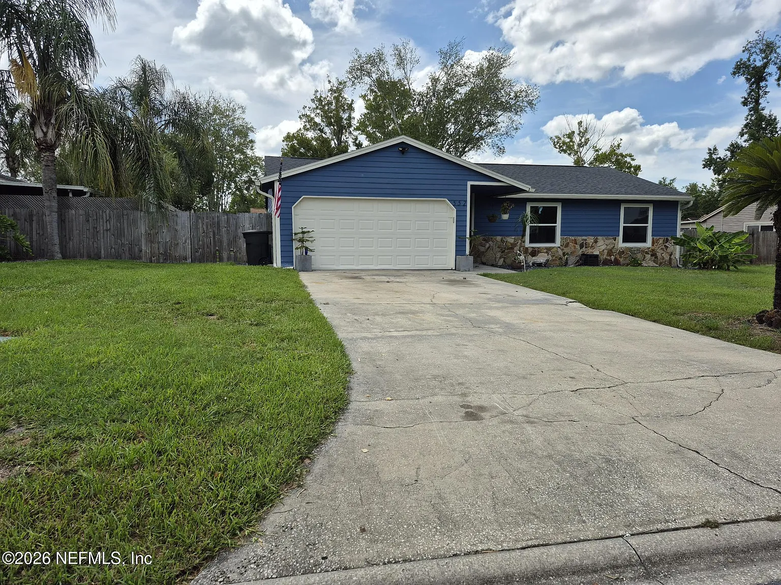 3 bed, 2.0 bath, 1439 sqft, $1,900 — Photo 2