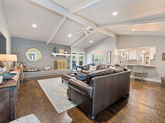4th image of 3959 Goodfellow Dr
