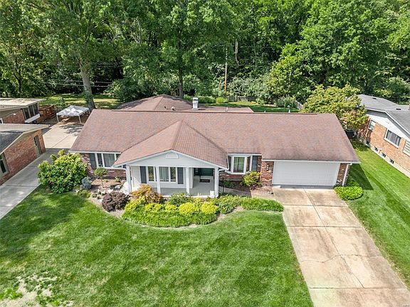 2nd image of 324 Algonquin Dr