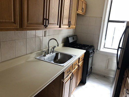2nd image of 280 E 21st St APT 1I