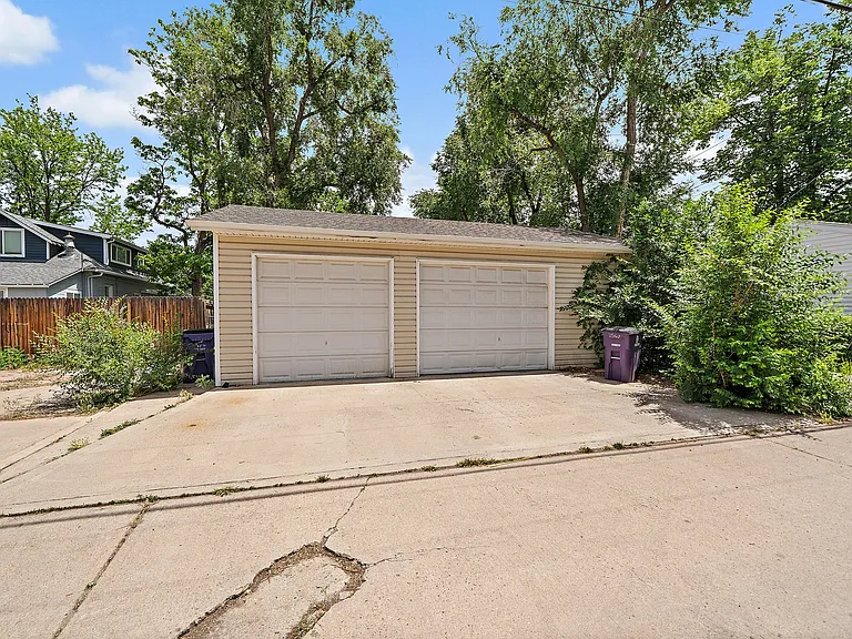 2-car oversized garage off alley