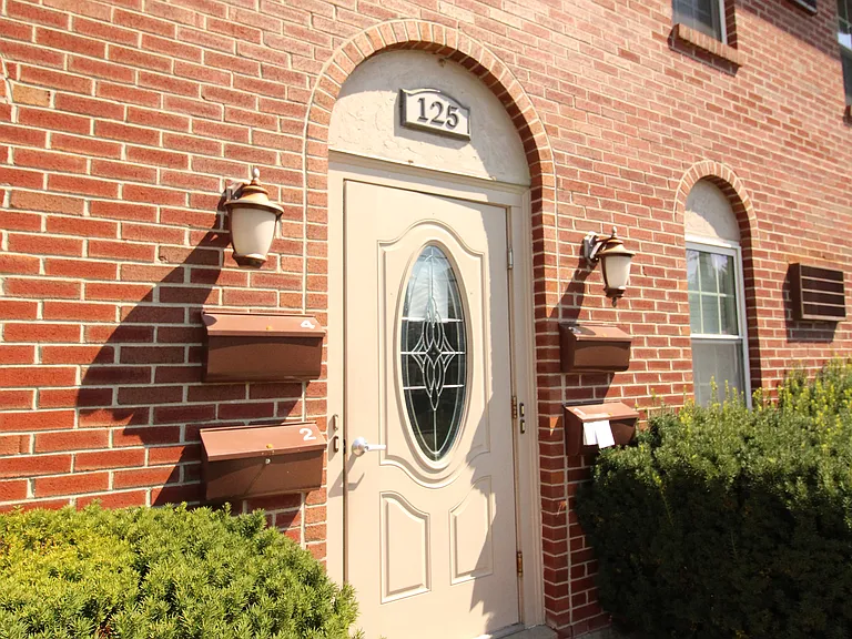125 Overland Rd #1 — Photo 1