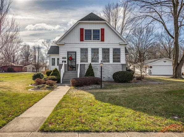 1030 W 6th St, Staunton, IL 62088