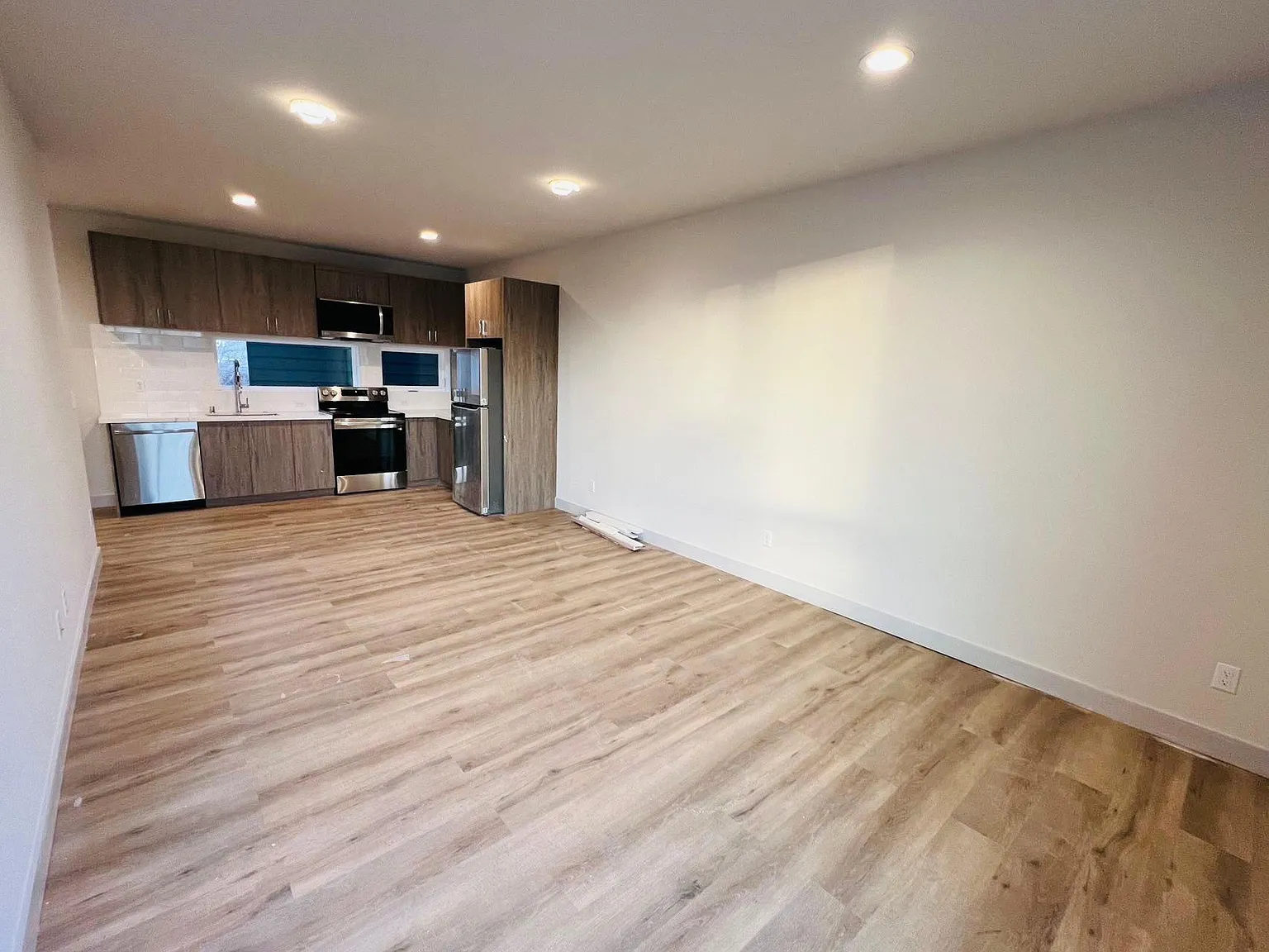 2 bed, 937 sqft, $2,360 — Photo 4