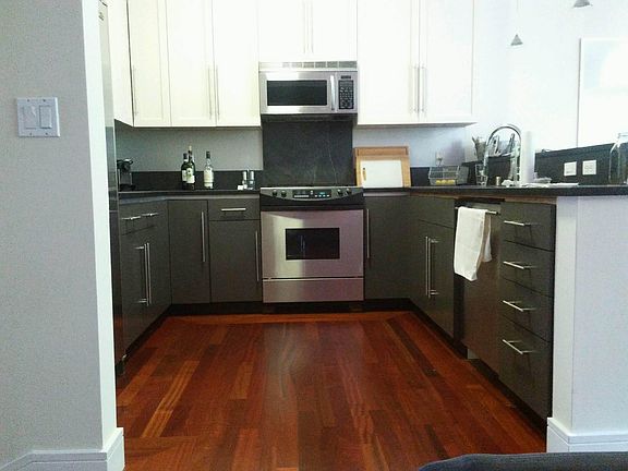 3rd image of 694A De Haro St