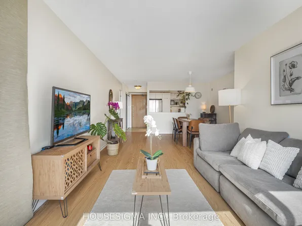 22 Southport St #438, Toronto, ON M6S 4Y9