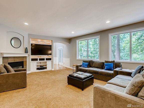 5th image of 825 240th Ave NE