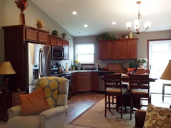 4167 Mourning Dove Dr, Waterloo, IA 50702