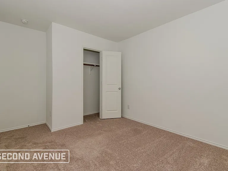 1947 Aves Glen Ln — Photo 13