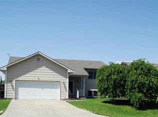 630 W 5th St, Valley Center, KS 67147