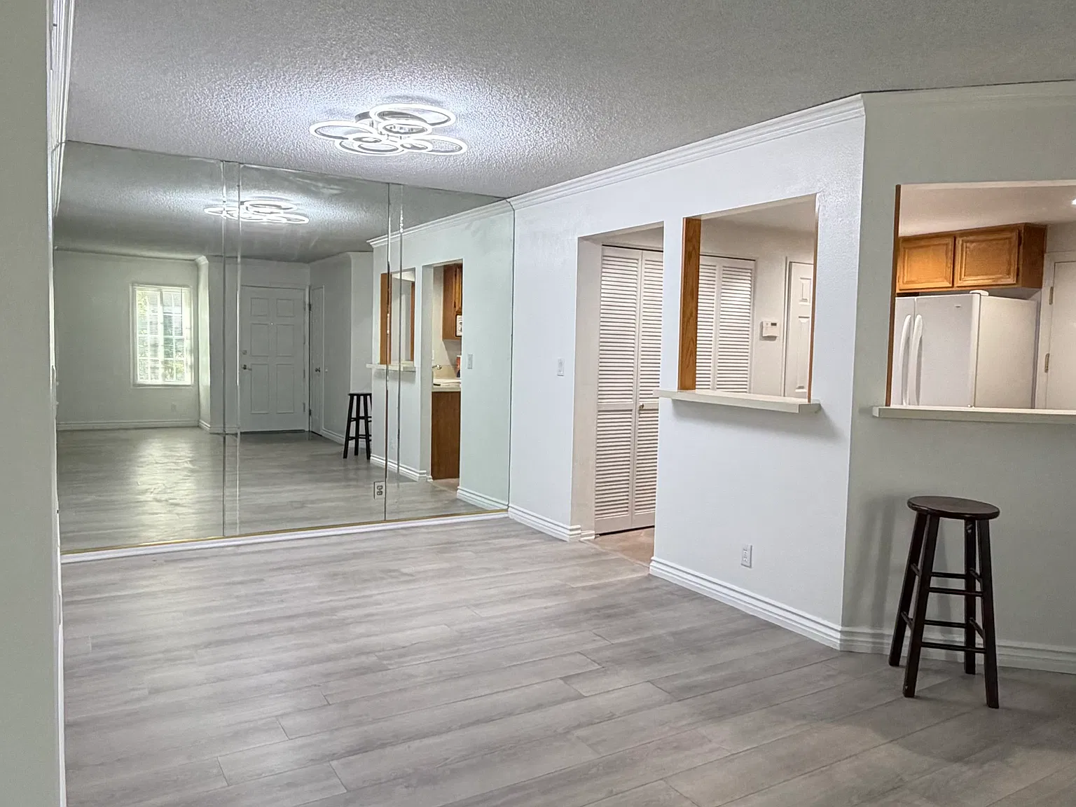 6616 Clybourn Ave — Photo 3