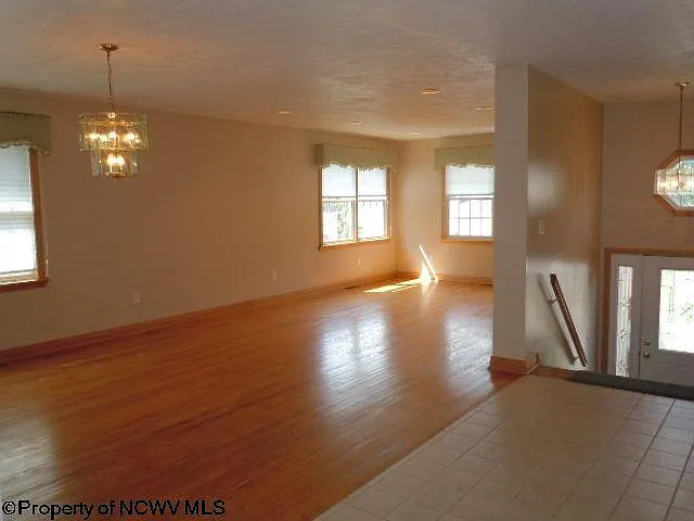 3 bed, 2.0 bath, $2,500 — Photo 4