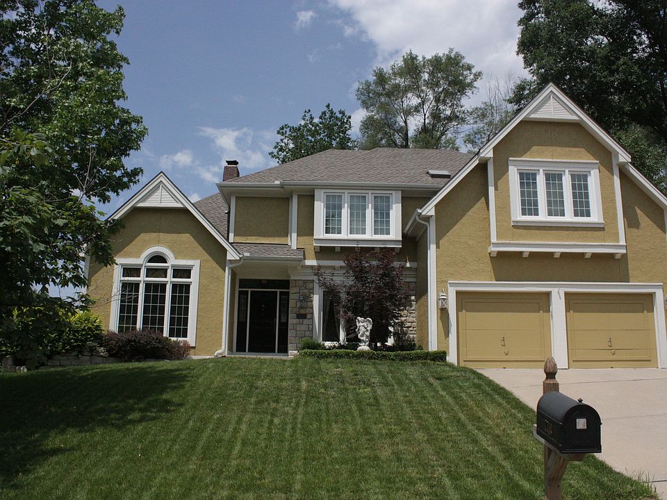 Stunning Waterfront Home in Prestigious Neighborhood