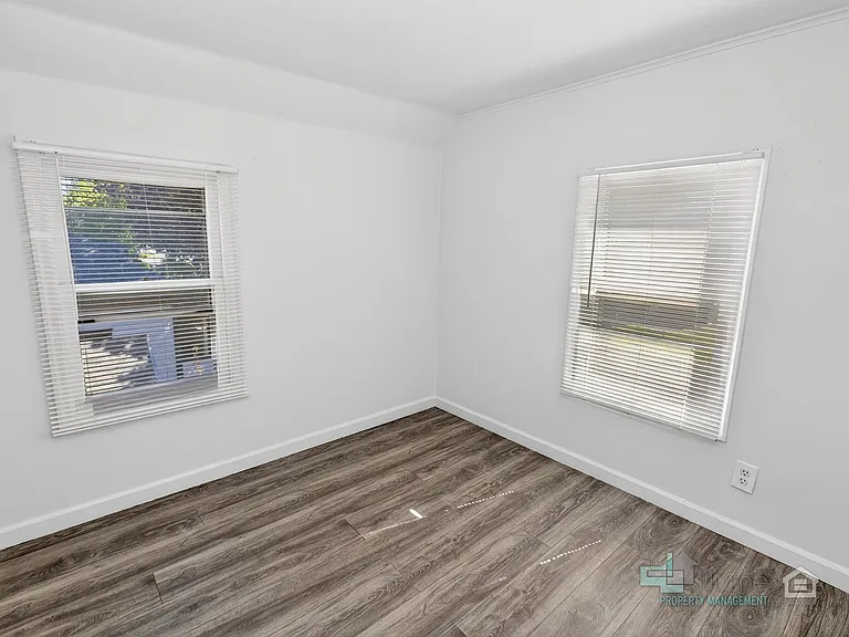 Charming Multi-Unit Living in Prime Northeast Salem Location — Photo 20