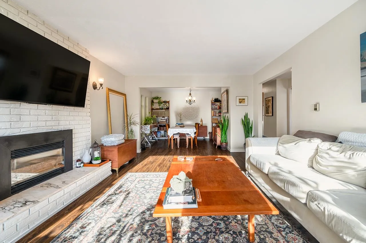 13257 14a Ave photo 1