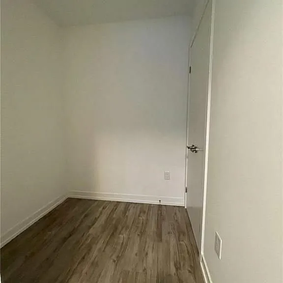 77 Shuter St #529 — Photo 10