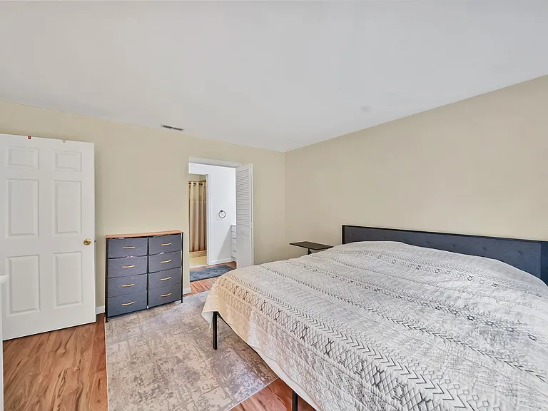 115 Wycombe Pl — Photo 10