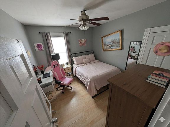 4th image of 420 Orms St