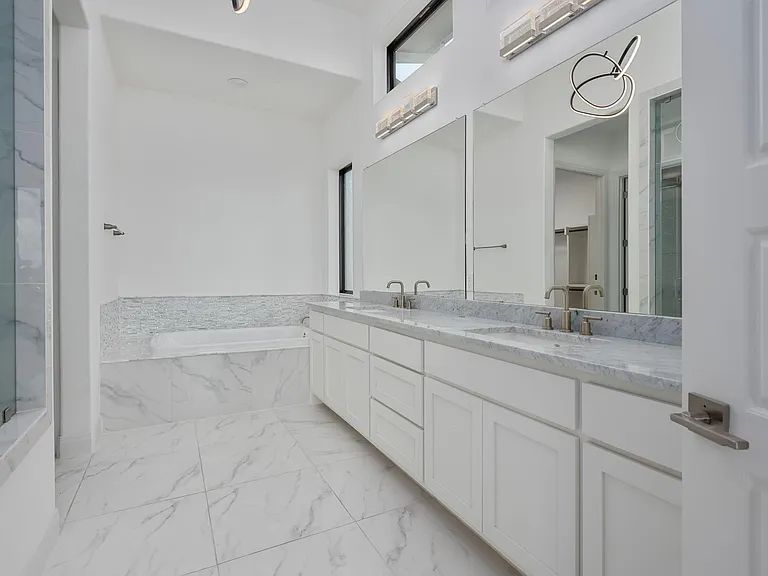 2502 Sunset Vista Cir — Photo 15