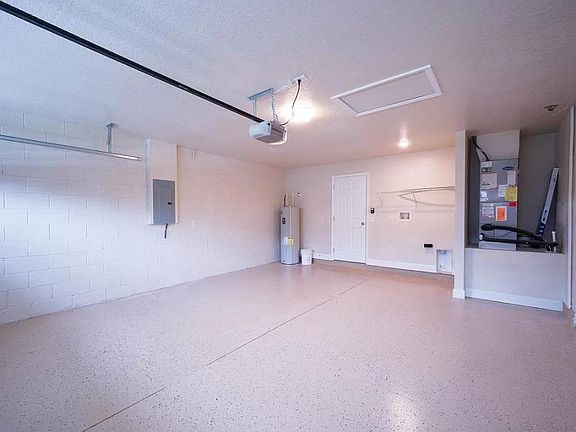 5th image of 520 Prince Edward Ave
