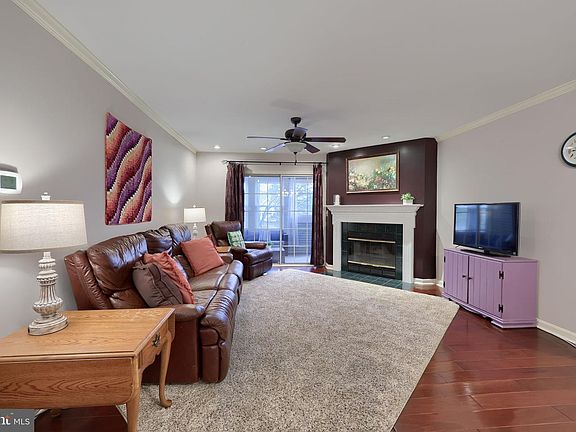 4th image of 903 Country Place Dr