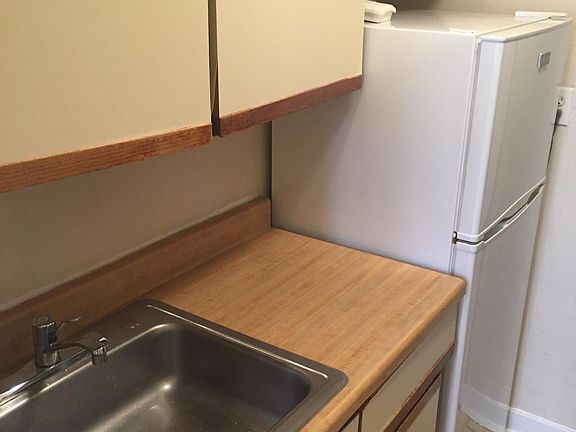 3rd image of 518 W Cornelia Ave APT 115