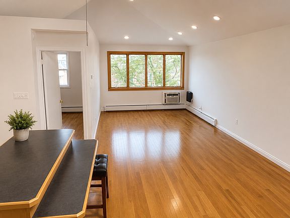 2nd image of 206 Bay 14th St Floor 2