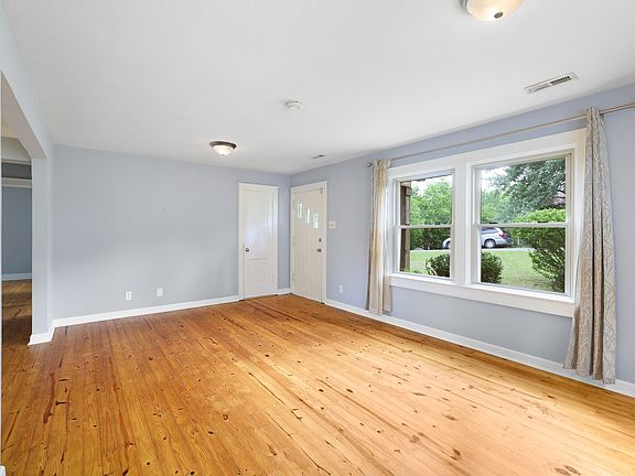 5th image of 306 Hickory Hts
